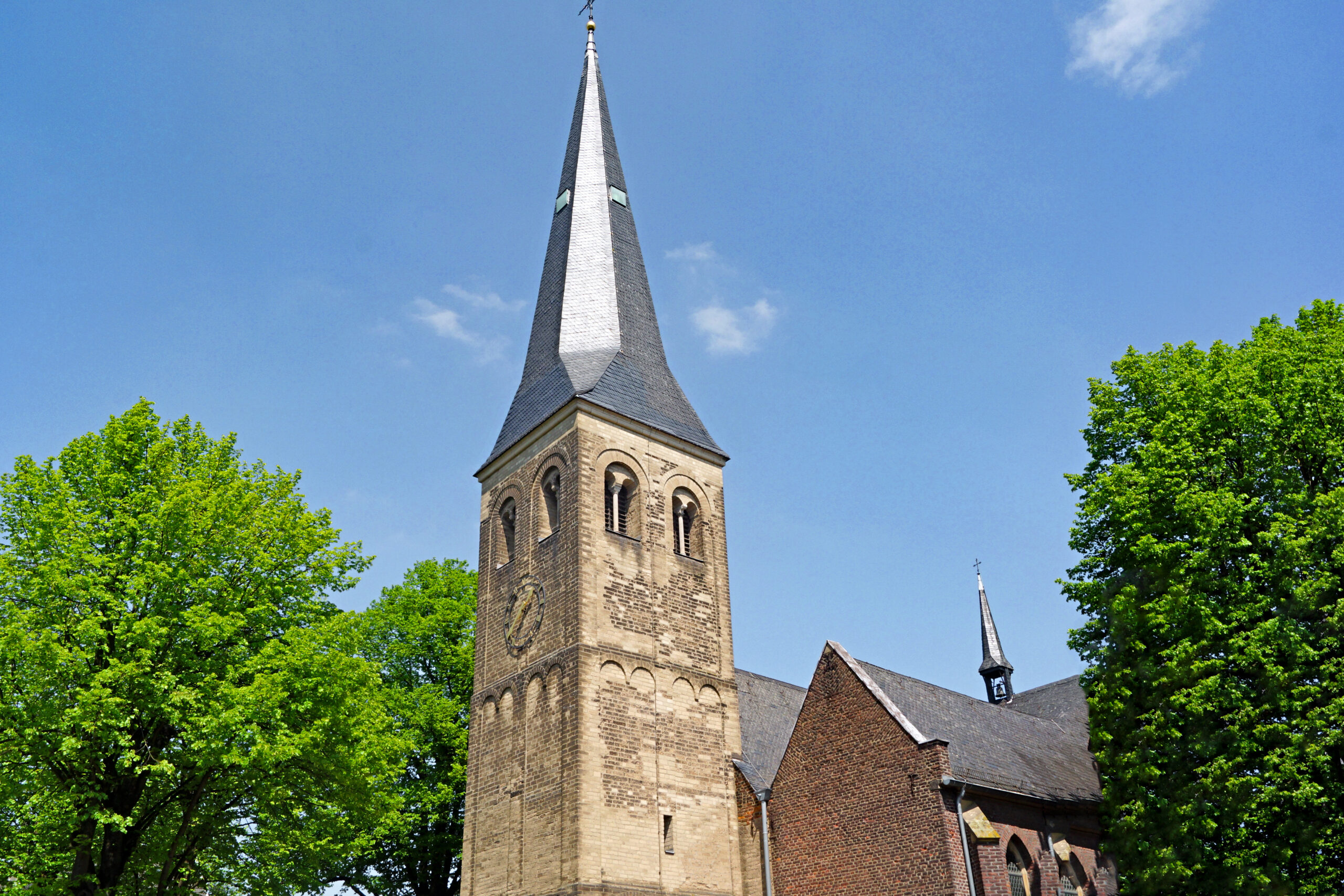 St.Clemens-Kirche in KREFELD-FISCHELN