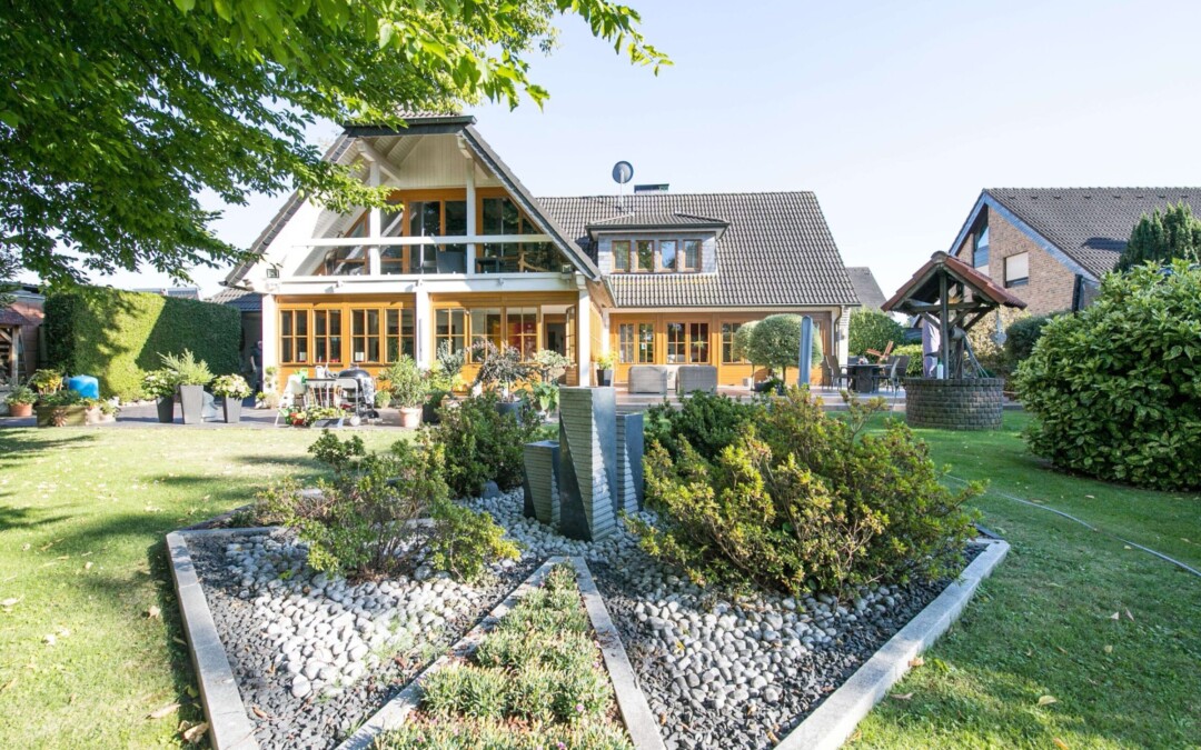 Großzügige und modernisierte Villa mit Traumgrundstück