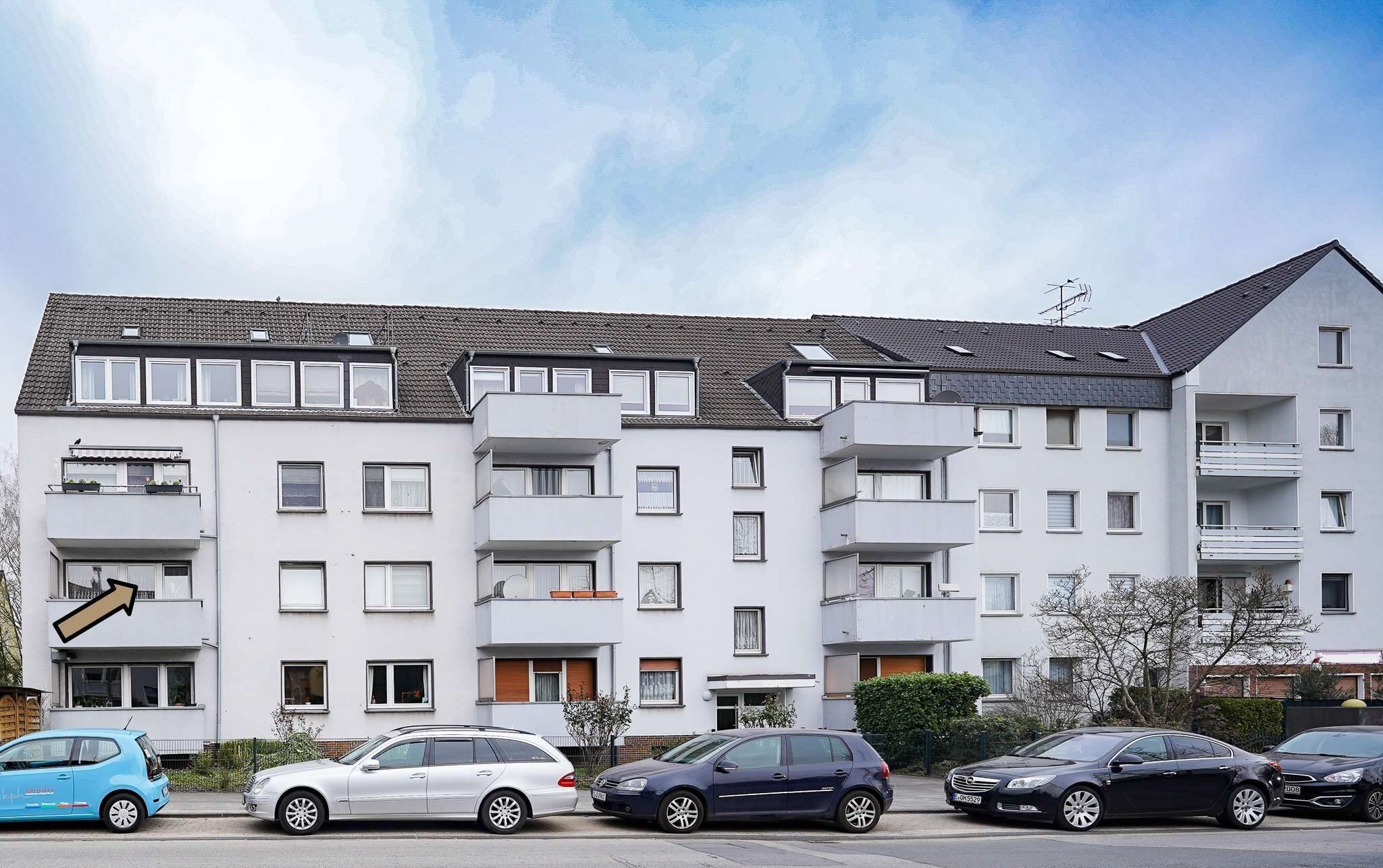 Gebu00e4ude strassenseitig