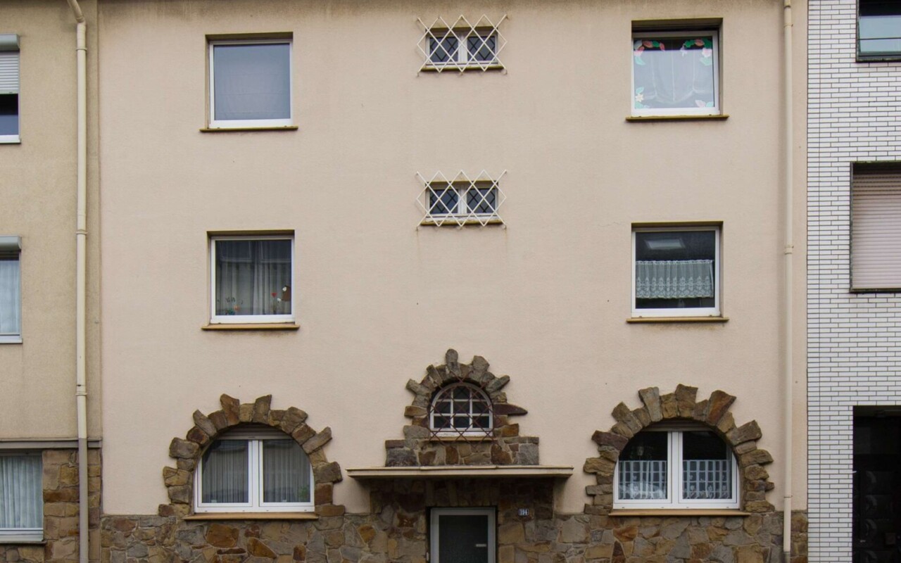 Top Kap.-Anlage: modernisiertes 4FH m. freiw. Eigentümerwohnung