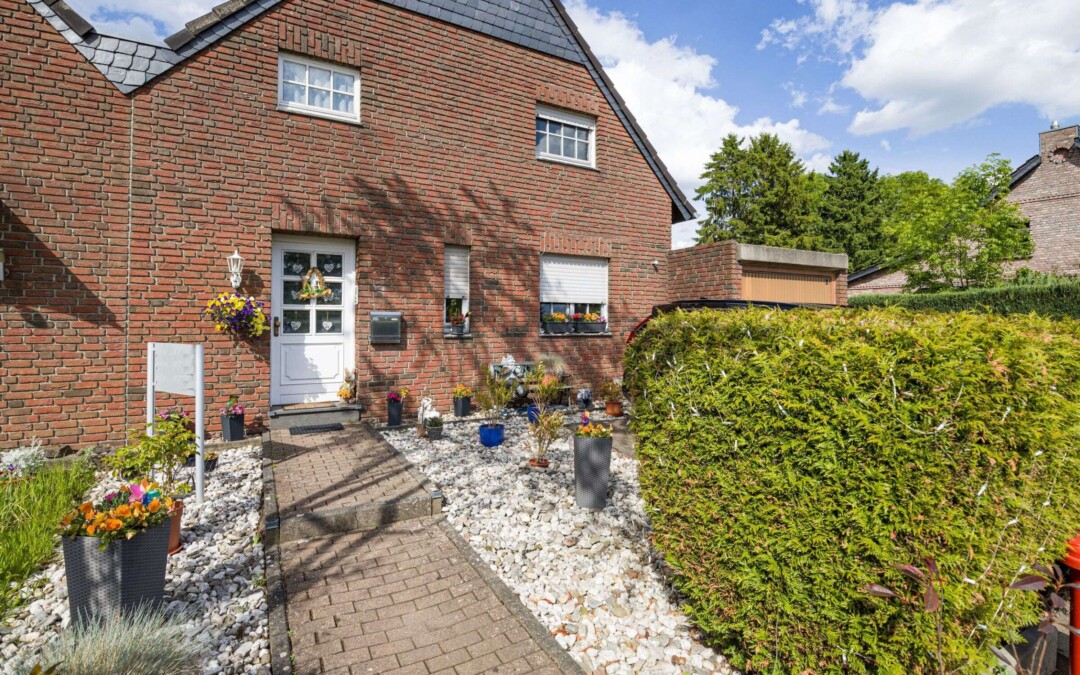 KR-Hüls: tolles 2FH mit schönem Garten, Keller und Garage