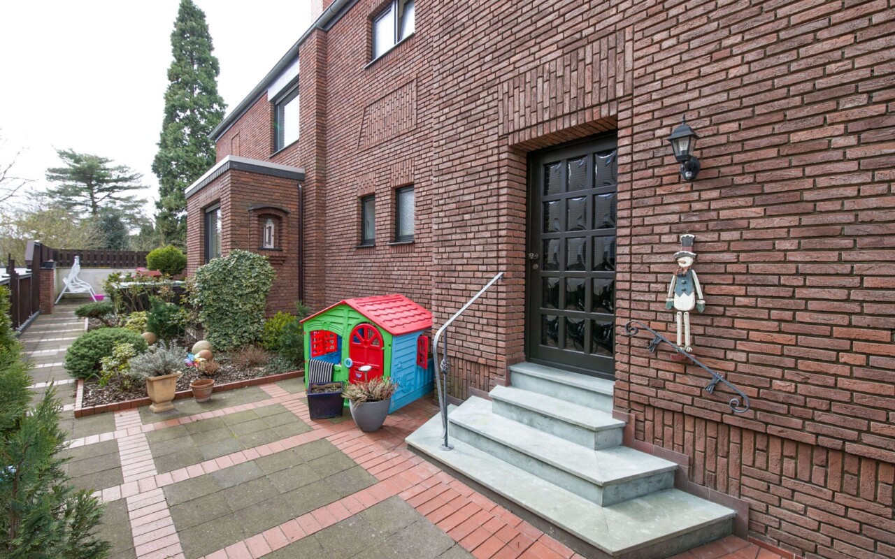 Top gepflegtes u. modernisiertes Mehrgenerationenhaus